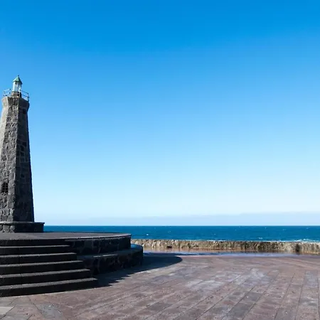 Fabulosos Attic With Ocean And Mountain Views Διαμέρισμα *